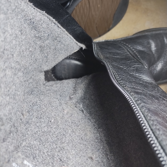 Clarks Women's Black Leather Winter Boots with Lamb's Wool Lining Size 6 - Picture 7 of 9